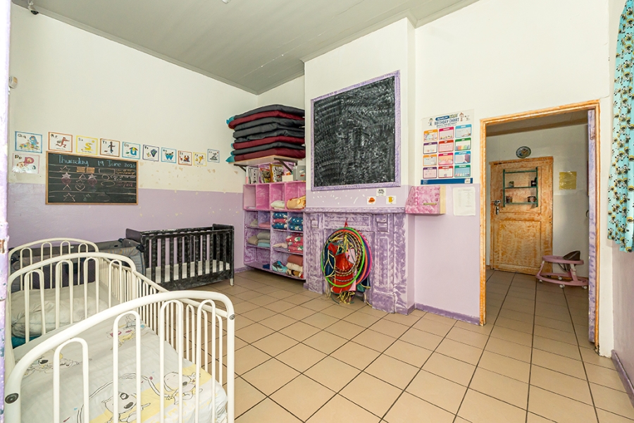 5 Bedroom Property for Sale in Wynberg Upper Western Cape